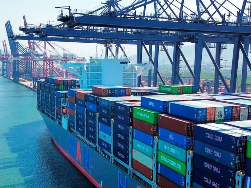 Sheinbaum analiza impuesto a contenedores del Puerto de Manzanillo